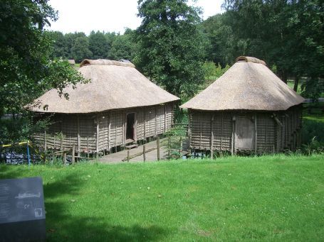 Berg en Dal : Afrika Museum, Freilichtmuseum, Pfahlbauten aus Benin